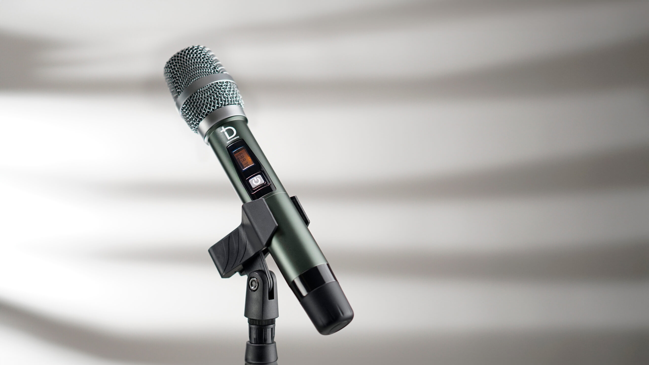 Micro karaoke DBacoustic LX-M3 chống hú