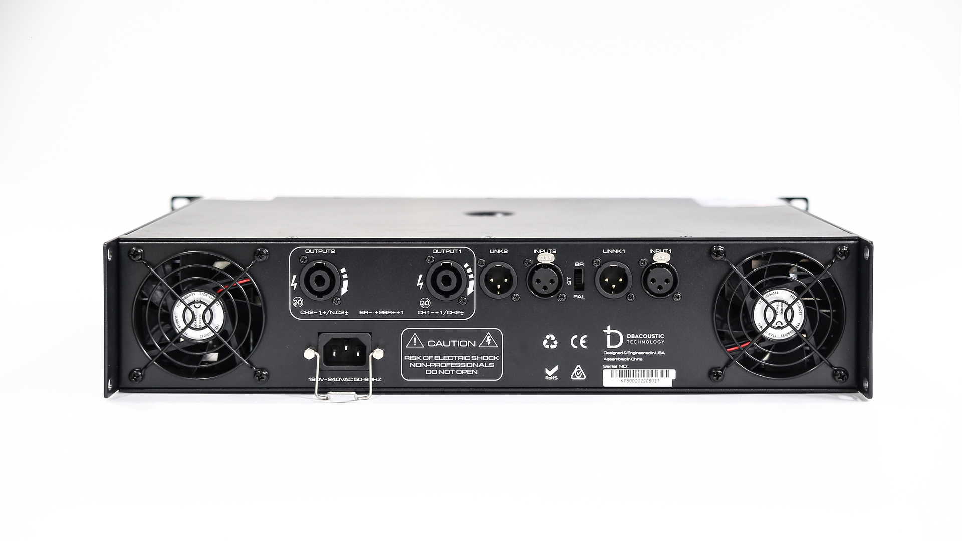Đẩy Công Suất DBacoustic KP900 – Mạch Class H, 900W, Bridge 2400W Mặt sau đẩy DBacoustic KP900 – quạt tản nhiệt lớn và cổng kết nối XLR